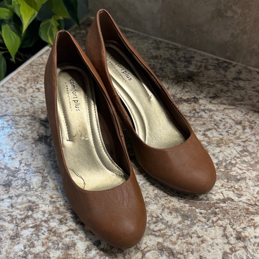 Comfort Plus by Predictions Brown Heels